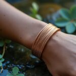 découvrez les bienfaits du bracelet en cuivre : soulagement des douleurs articulaires et musculaires, et réduction naturelle du stress pour un bien-être au quotidien.